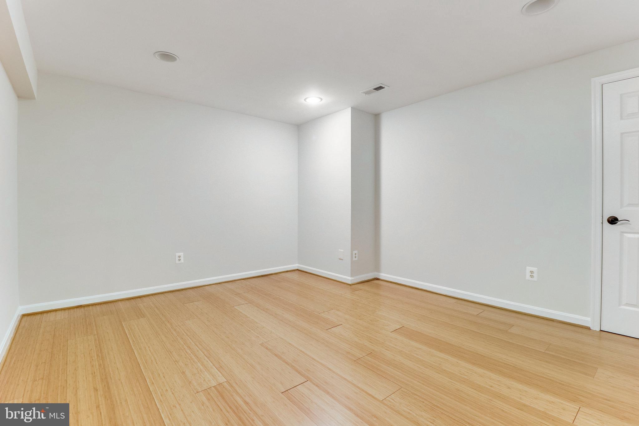 EMBASSY COURT - Residential