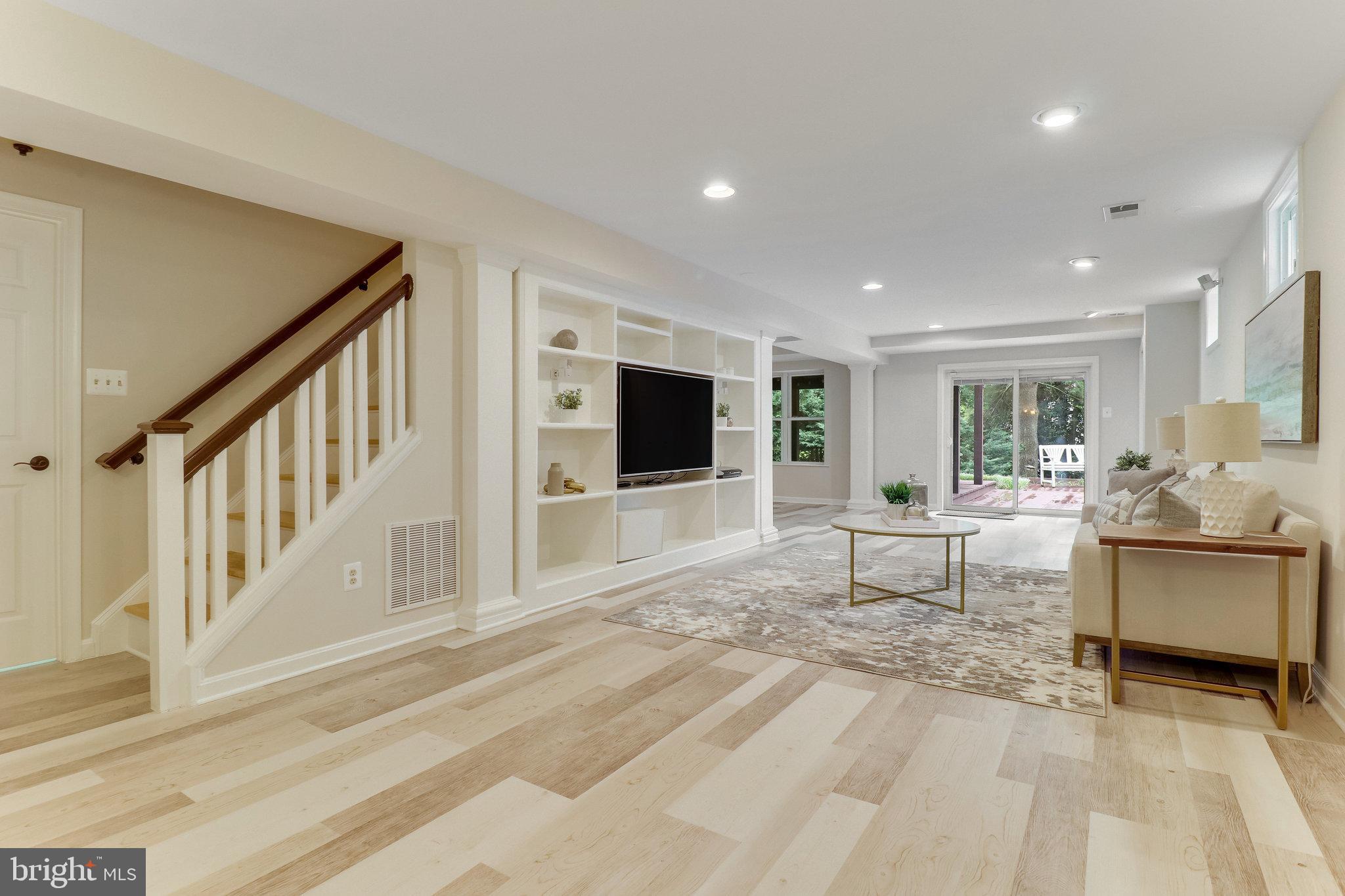 EMBASSY COURT - Residential