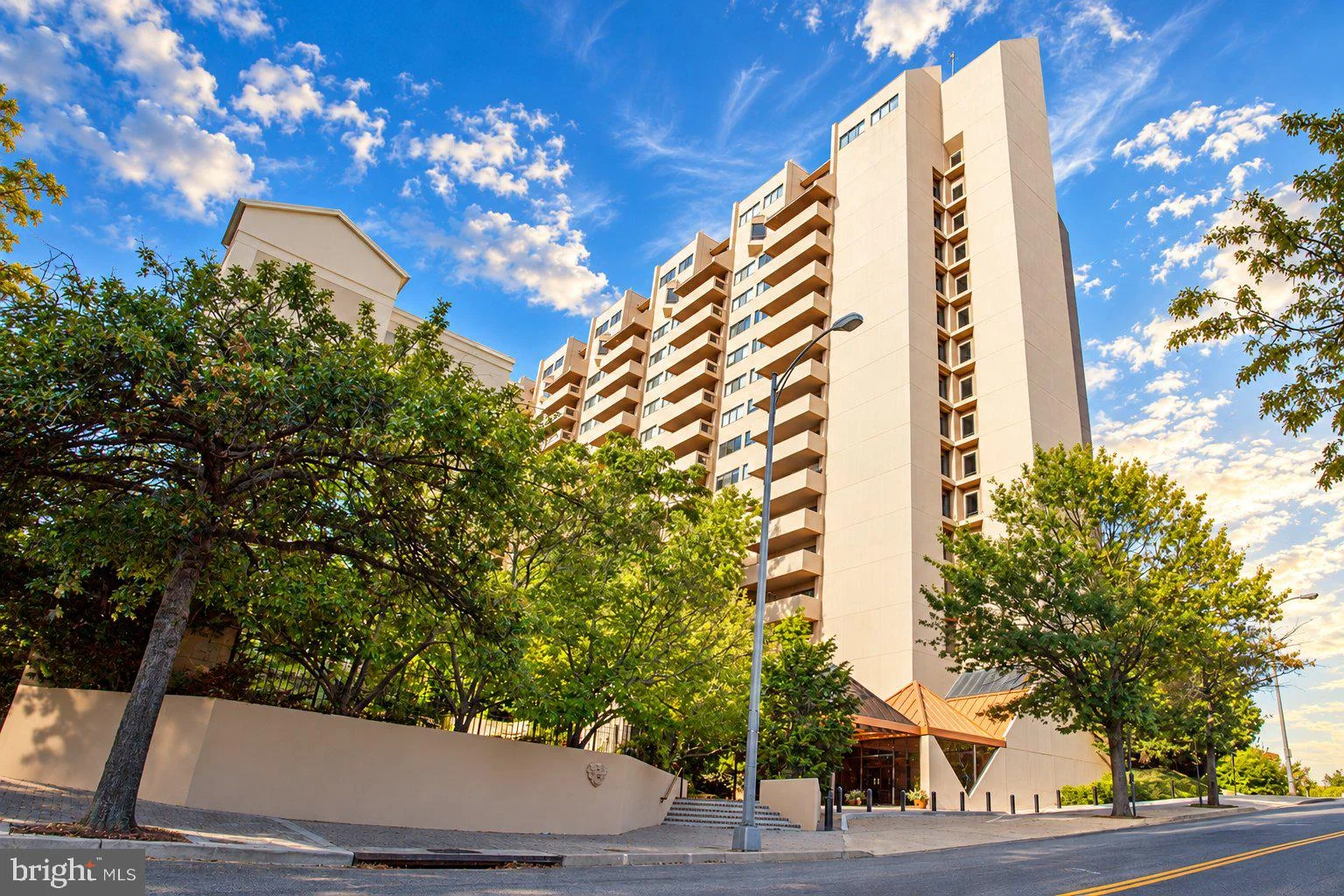1301 N Courthouse Road Unit 1114