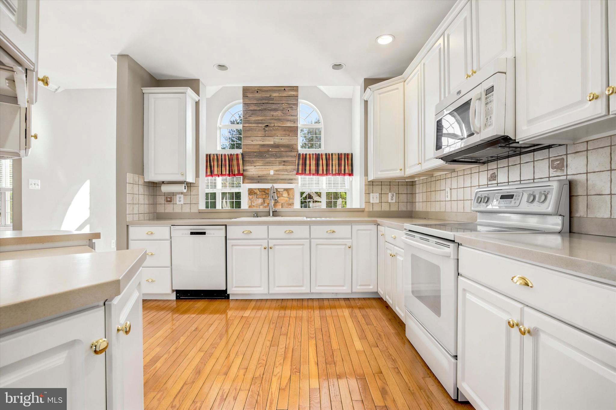 5170 BARNESS COURT