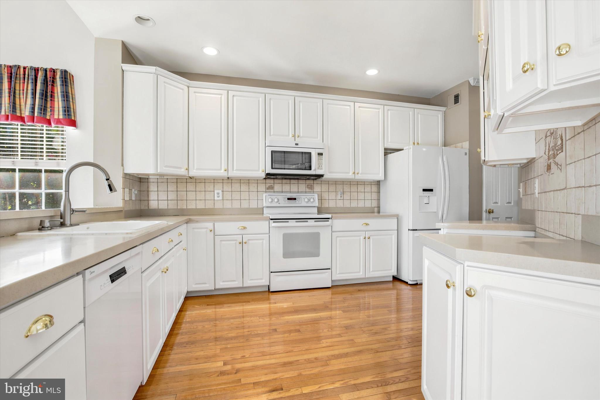 5170 BARNESS COURT