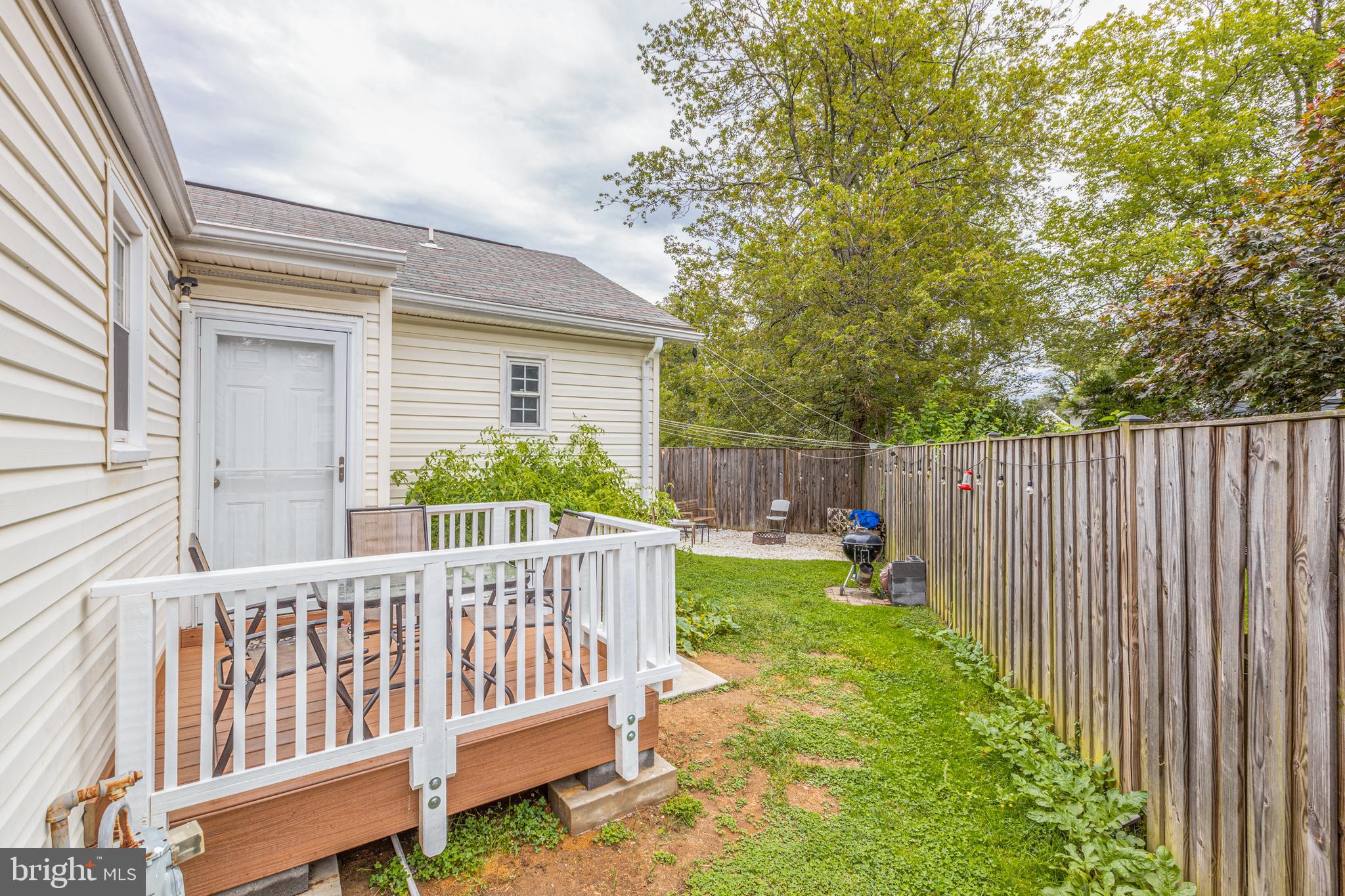 WEST LAWN - Residential