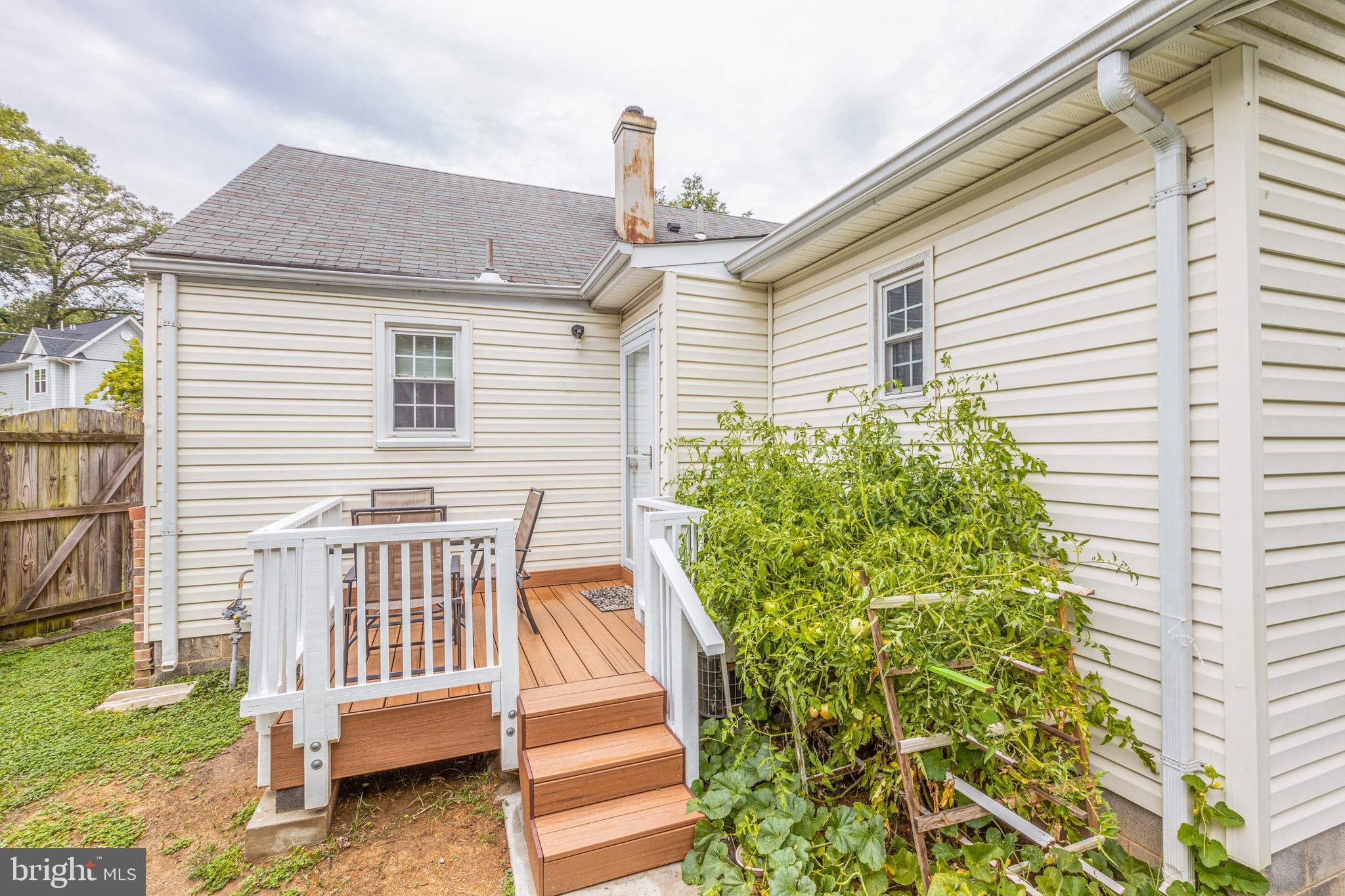 WEST LAWN - Residential