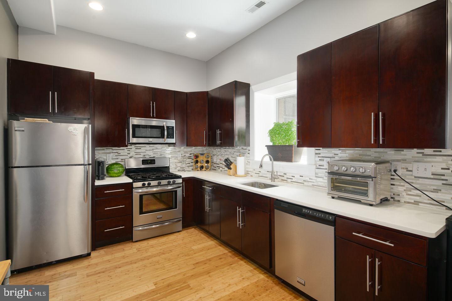 FAIRMOUNT - Residential