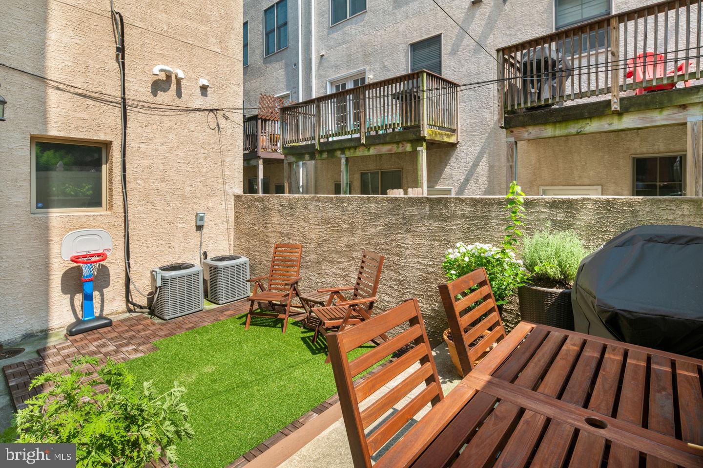 FAIRMOUNT - Residential