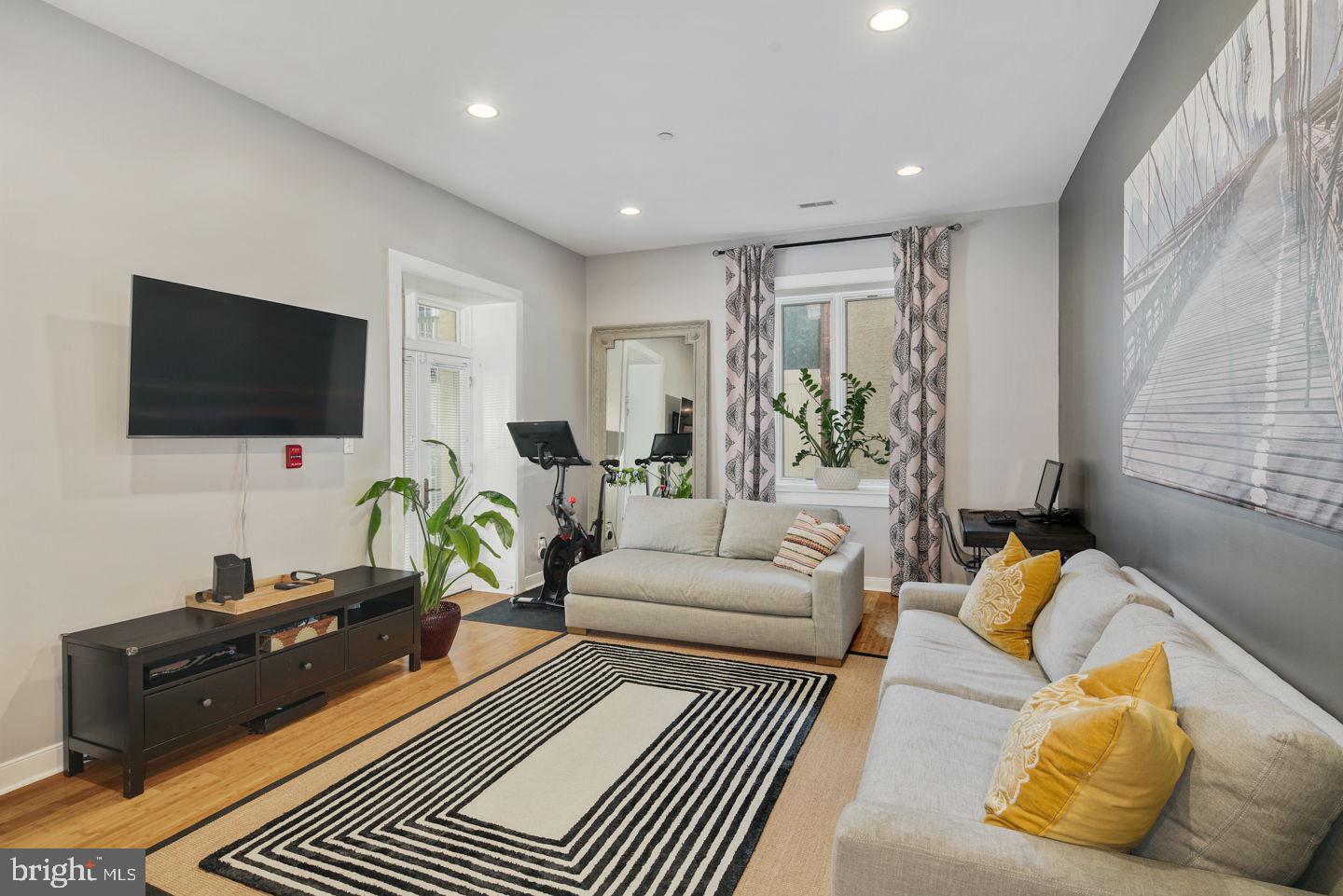 FAIRMOUNT - Residential