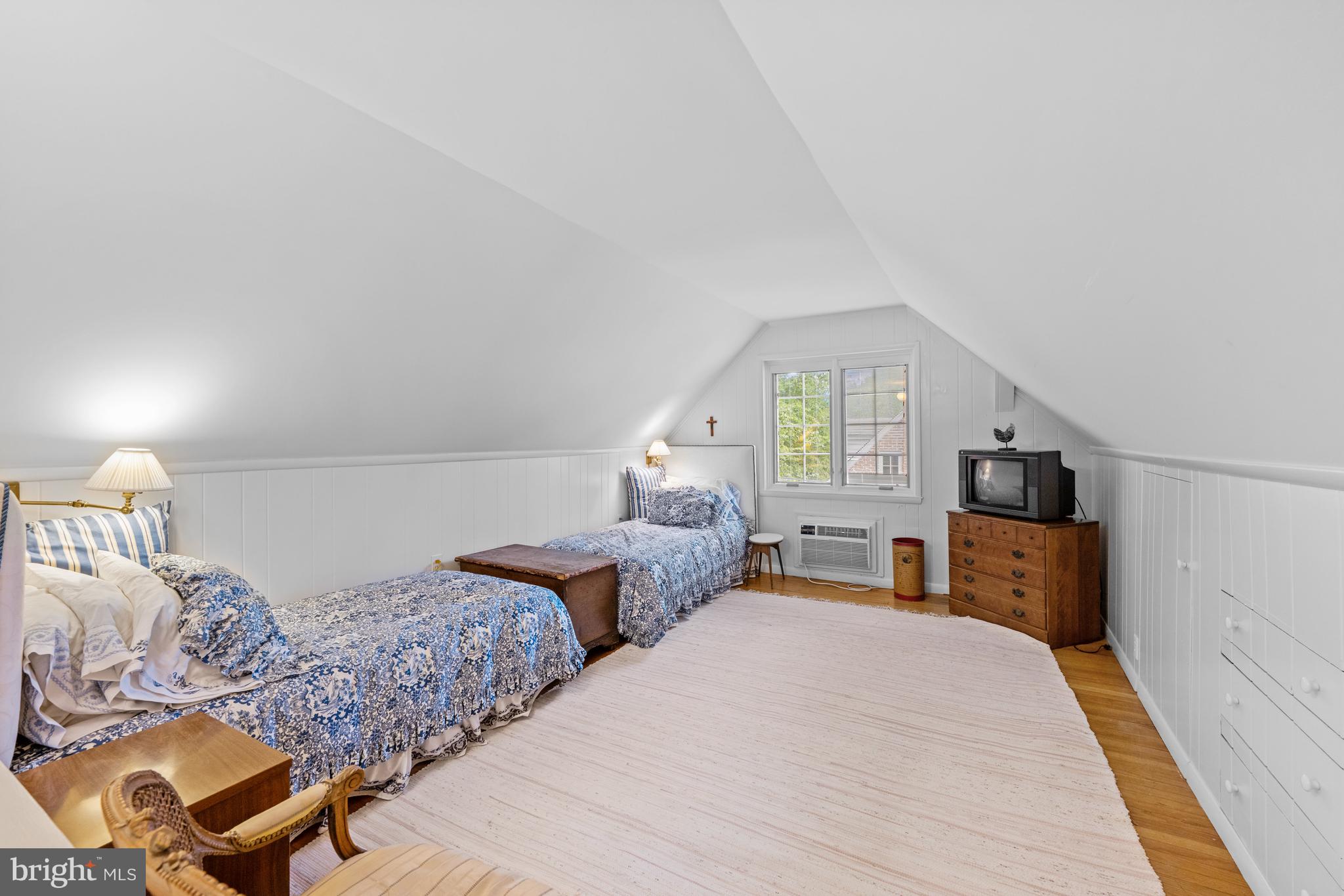 CHEVY CHASE VILLAGE - Residential