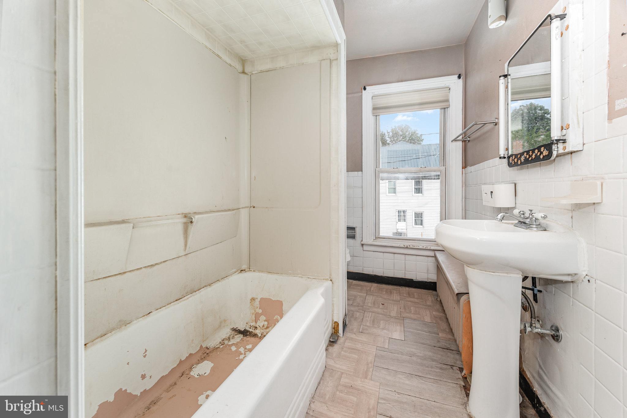 MIDDLETOWN - Residential