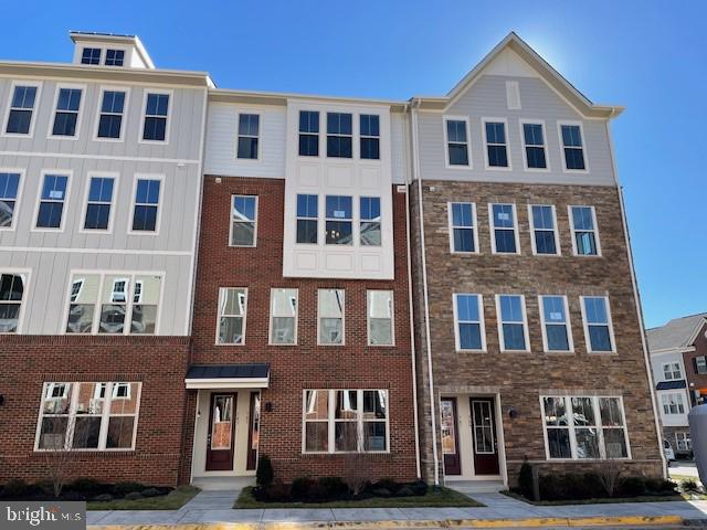 POTOMAC STATION MARKETPLACE - Residential