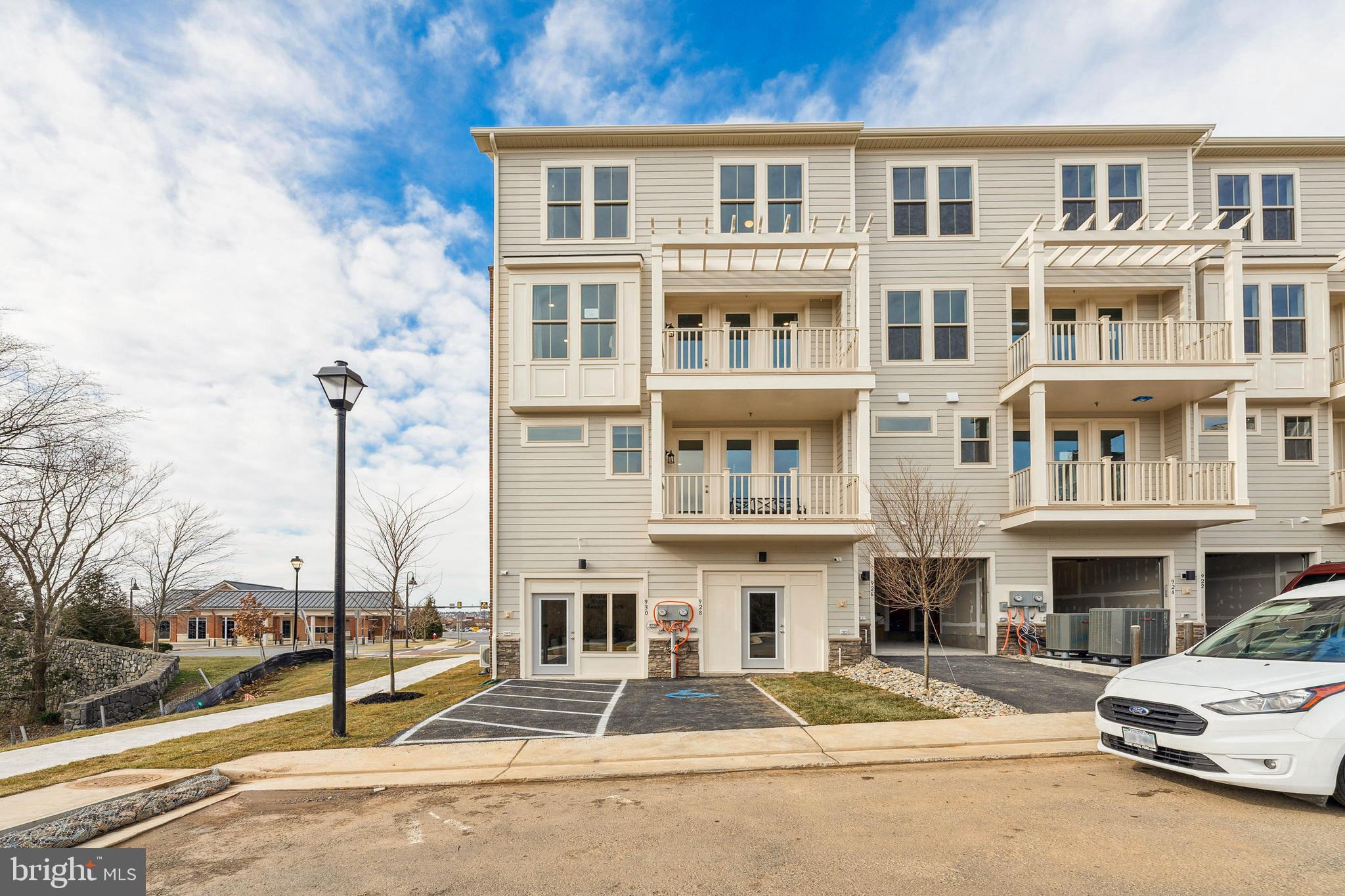 POTOMAC STATION MARKETPLACE - Residential