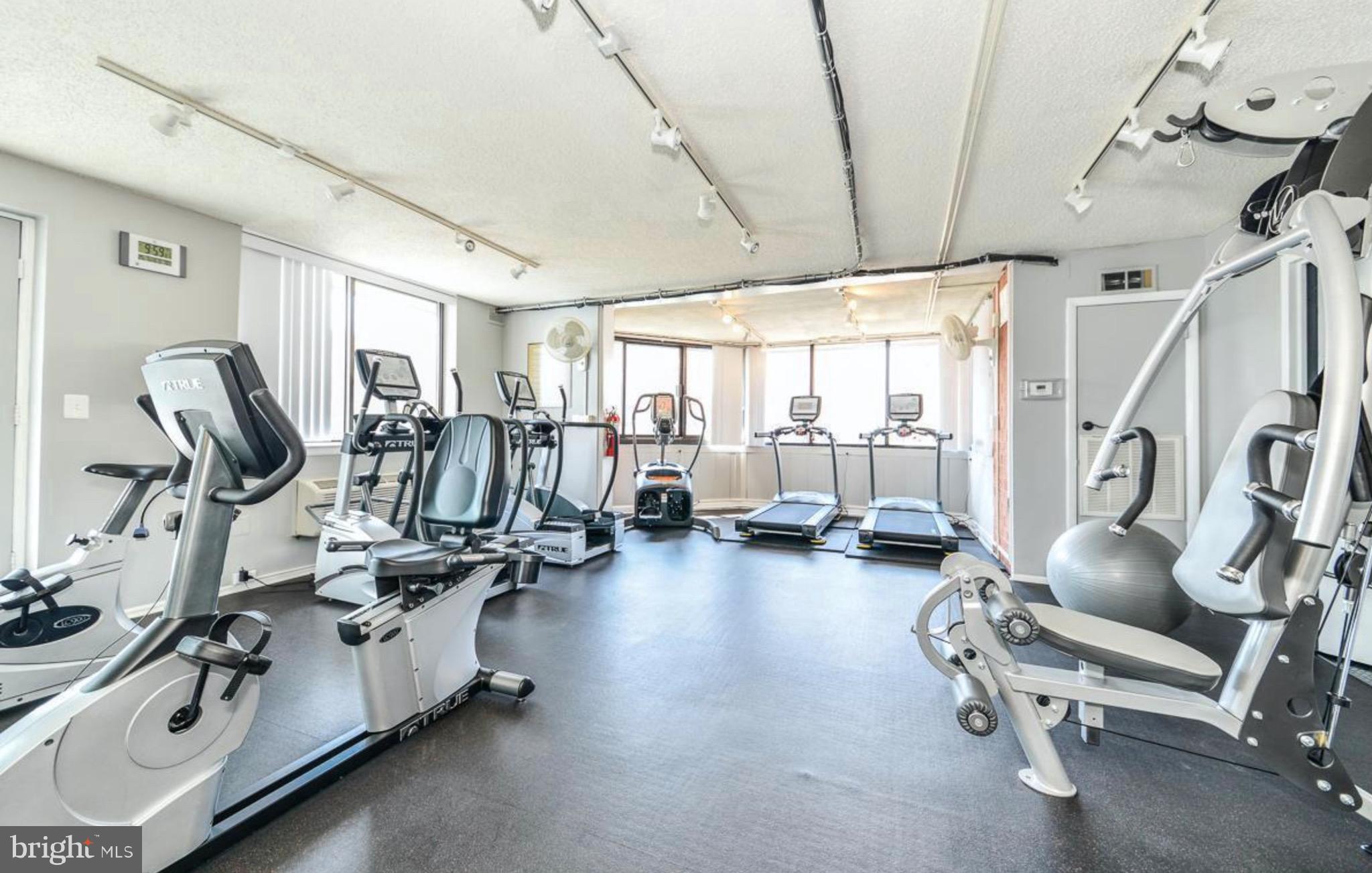 WESTVIEW AT BALLSTON METRO - Residential