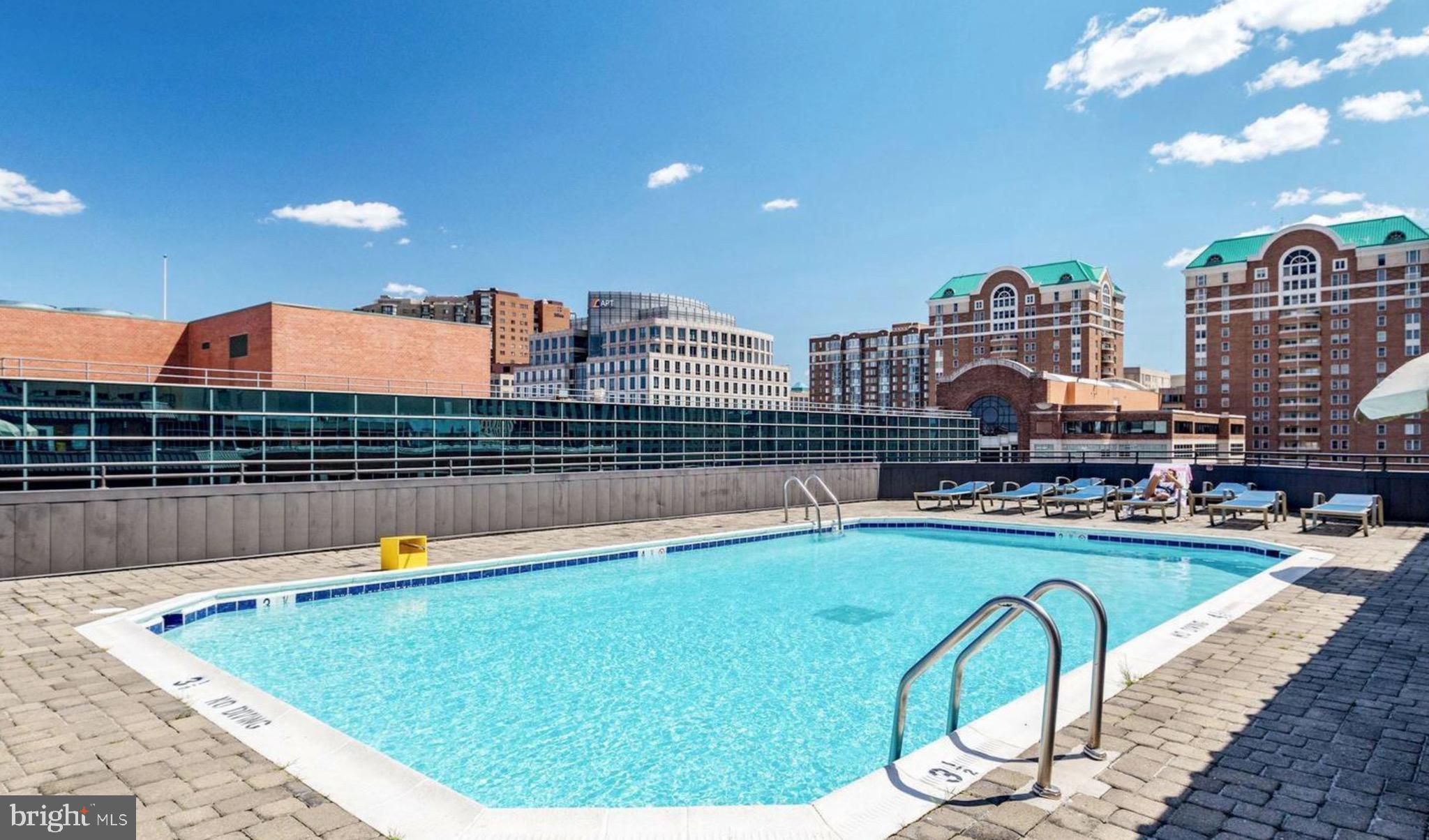 WESTVIEW AT BALLSTON METRO - Residential