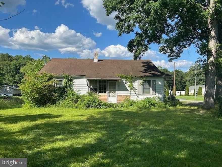 Back on the market! 
This 3-bedroom, 1-bathroom rancher sits on a spacious 3/4 acre lot and offers an opportunity for those looking to invest in a property with significant potential. Generous sized kitchen and living/dining area as well as ample attic space, this home is ready for transformation. Close to schools, shopping, restaurants and more. The property is being sold in its current condition. No repairs will be made by the seller. Recent septic inspection  shows that septic will need repaired/replaced, possibly with holding tanks.