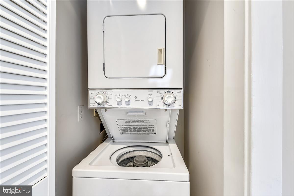 CANAL WAY - Residential Lease