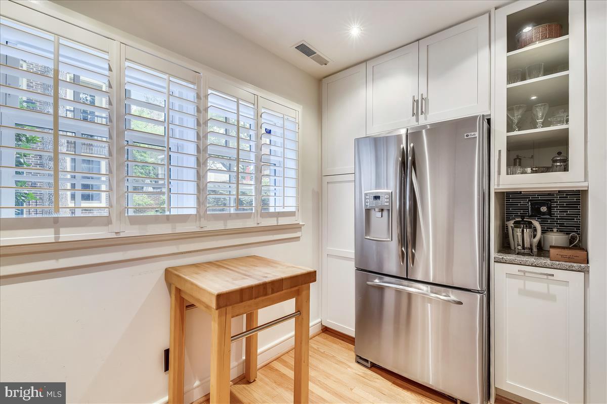 CANAL WAY - Residential Lease