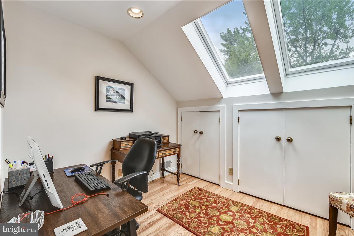 CANAL WAY - Residential Lease