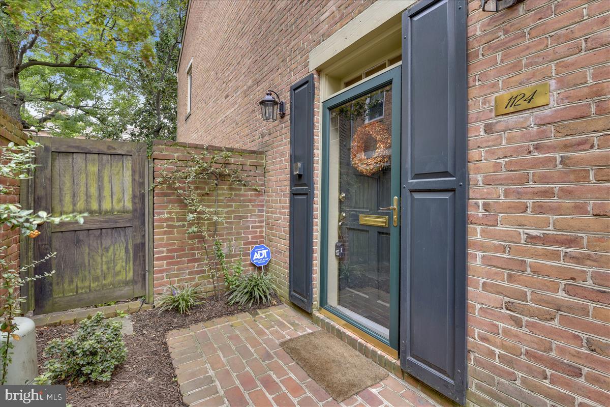 CANAL WAY - Residential Lease