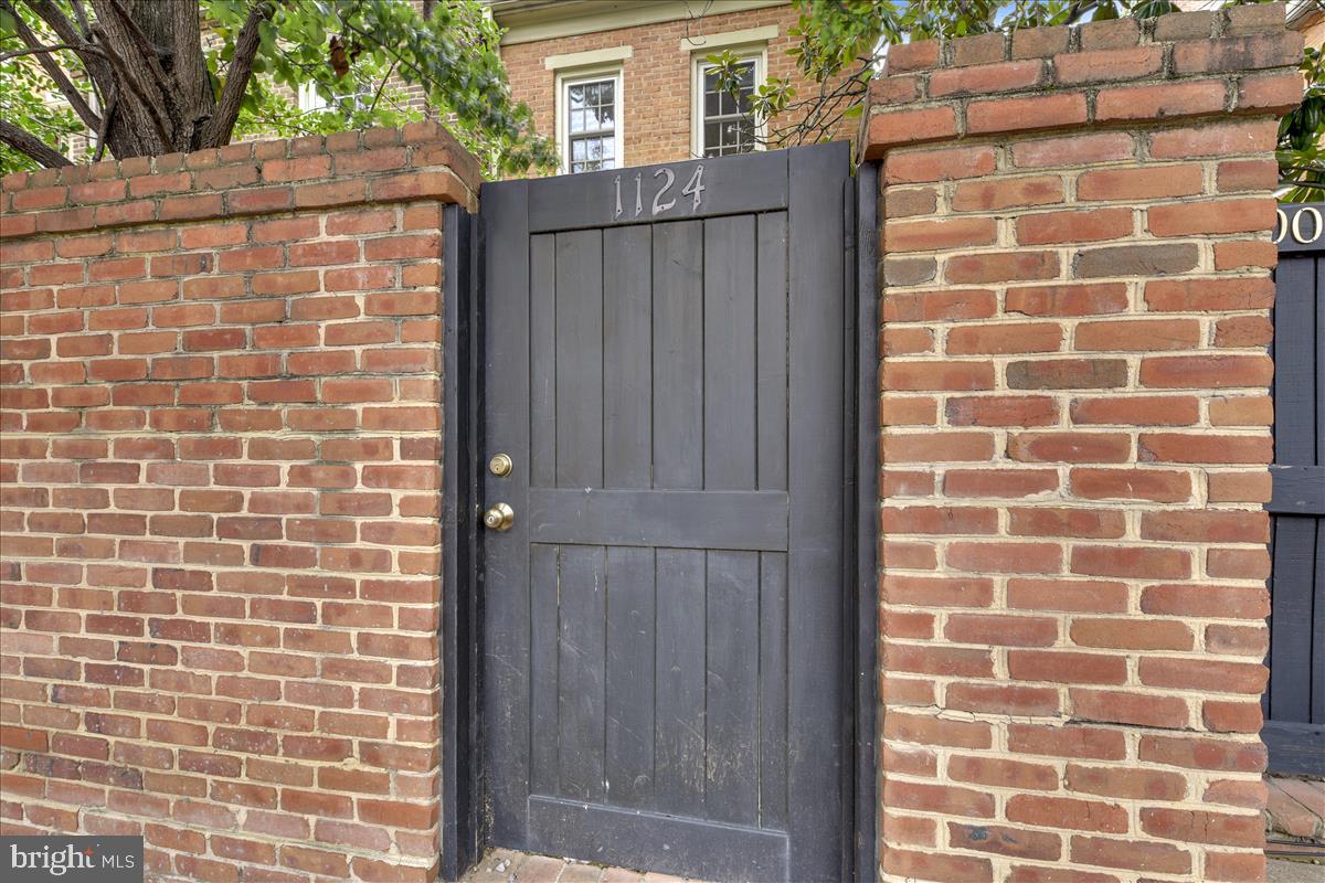 CANAL WAY - Residential Lease