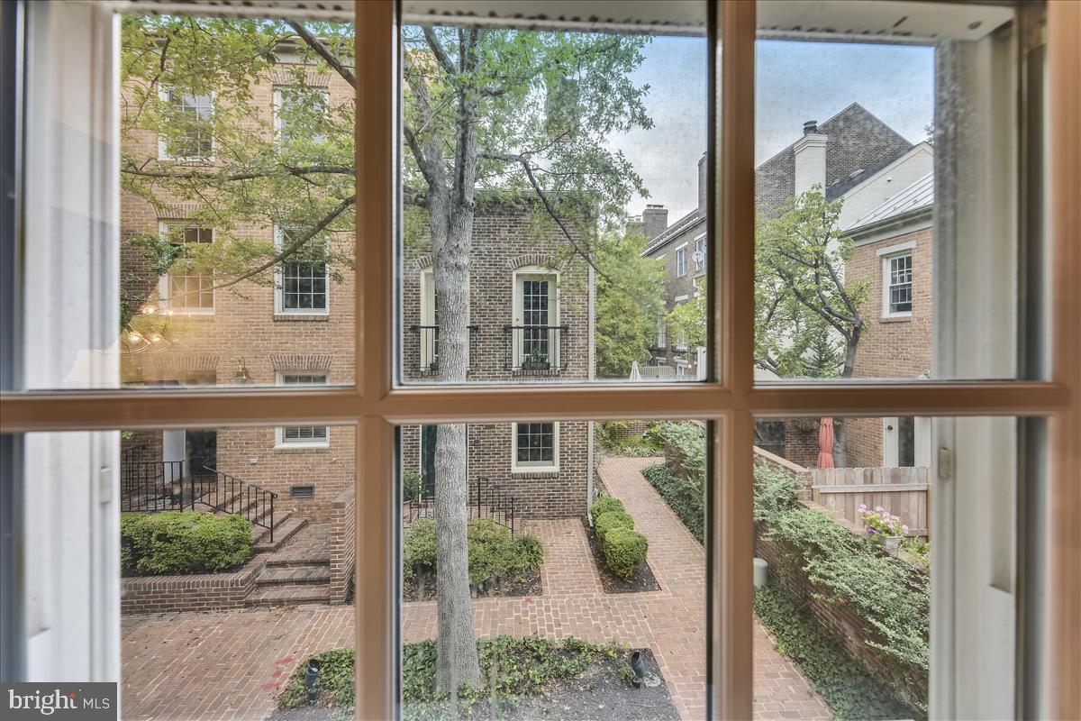 CANAL WAY - Residential Lease