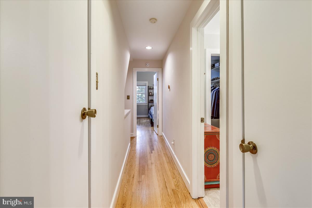 CANAL WAY - Residential Lease