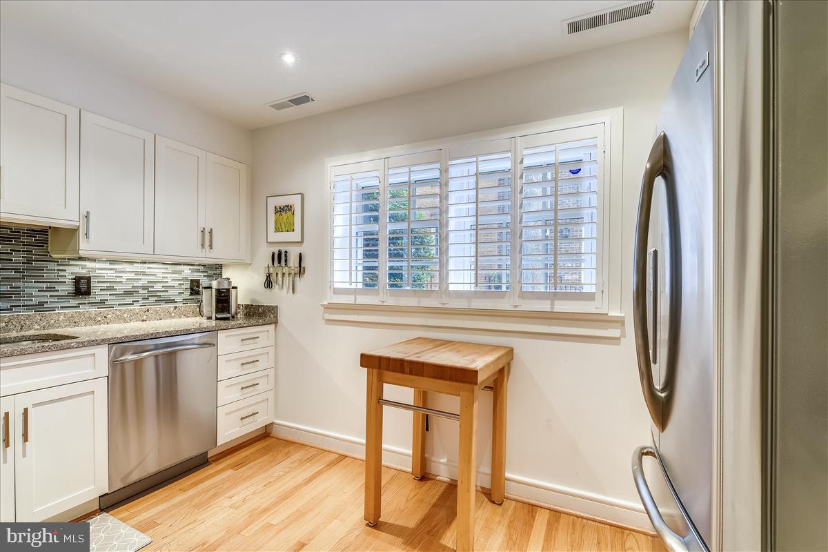 CANAL WAY - Residential Lease