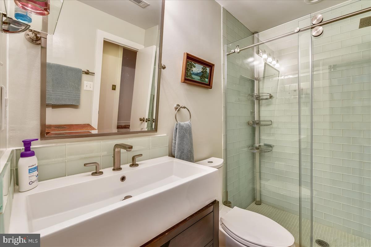 CANAL WAY - Residential Lease