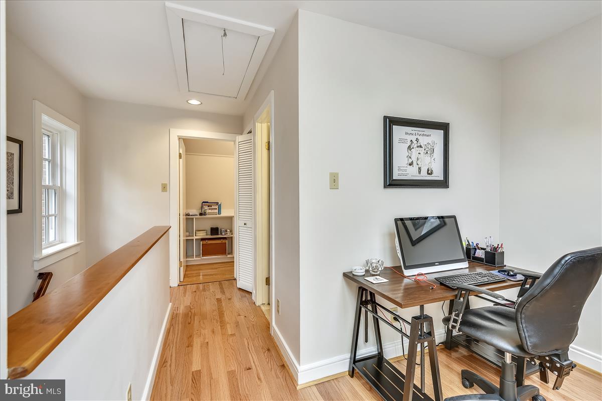 CANAL WAY - Residential Lease