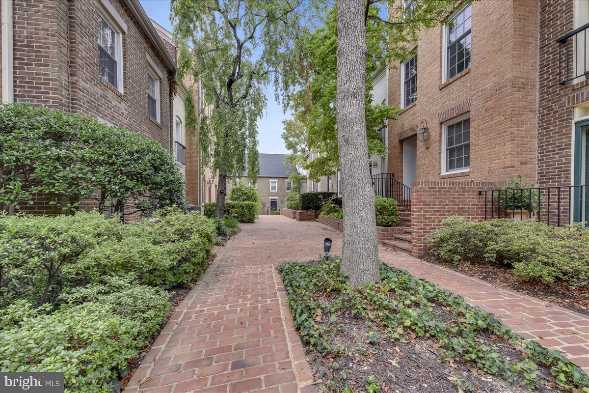 CANAL WAY - Residential Lease