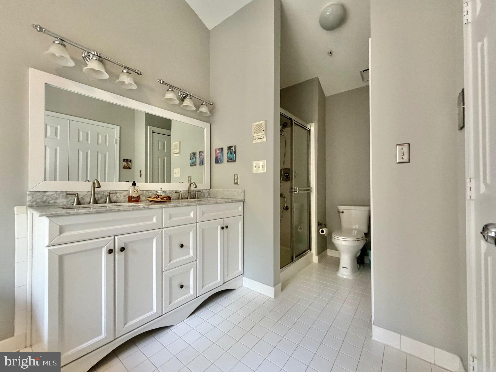 WHITLEY PARK CONDOMINIUM - Residential