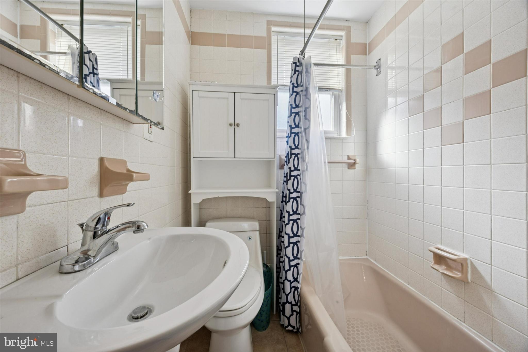 GIRARD ESTATES - Residential