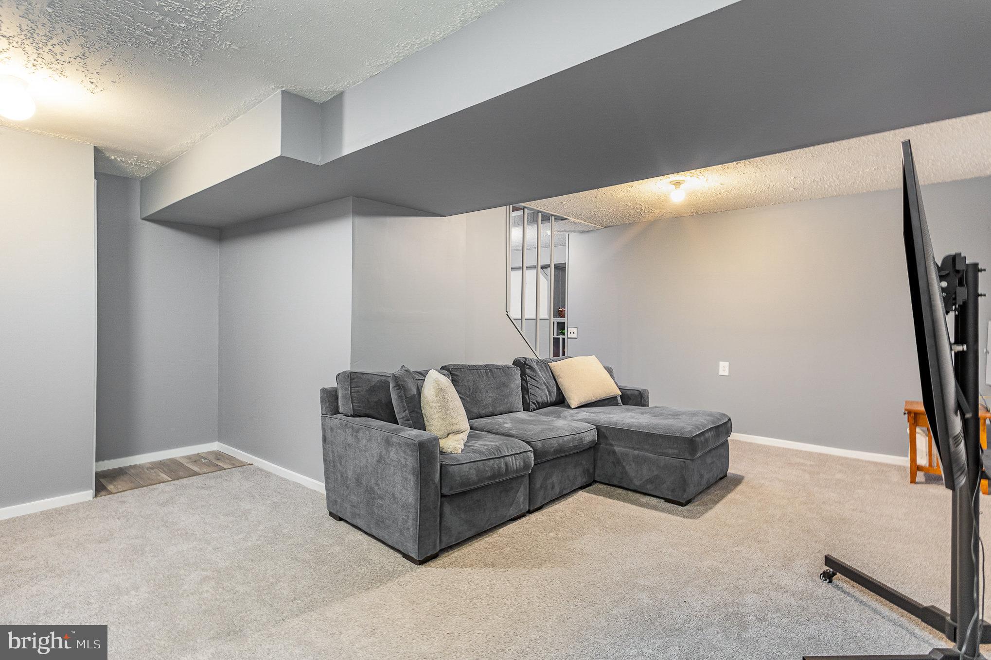 PINEDALE WOODS - Residential