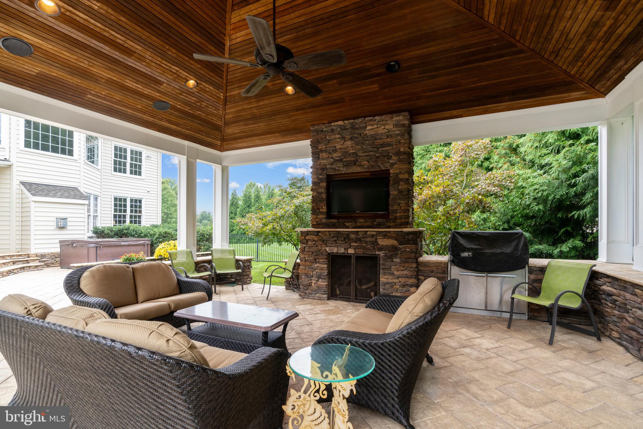 WILLOW CHASE - Residential
