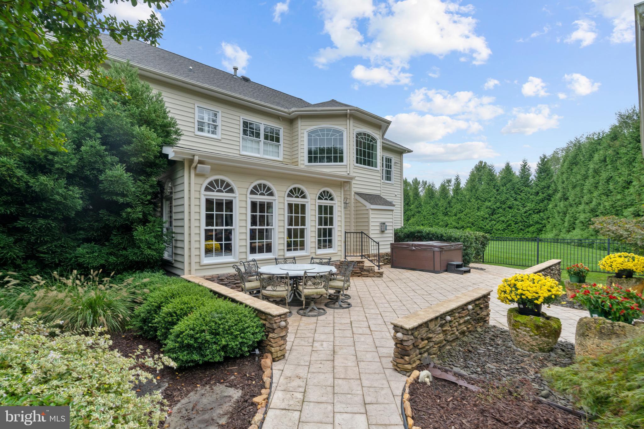 WILLOW CHASE - Residential