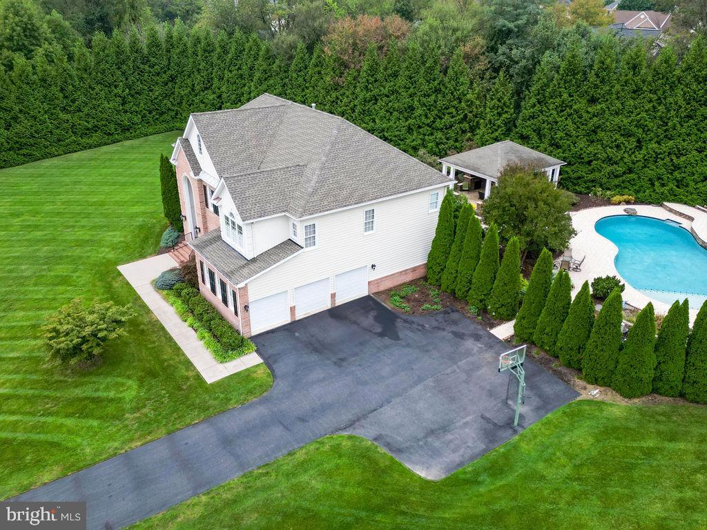 WILLOW CHASE - Residential