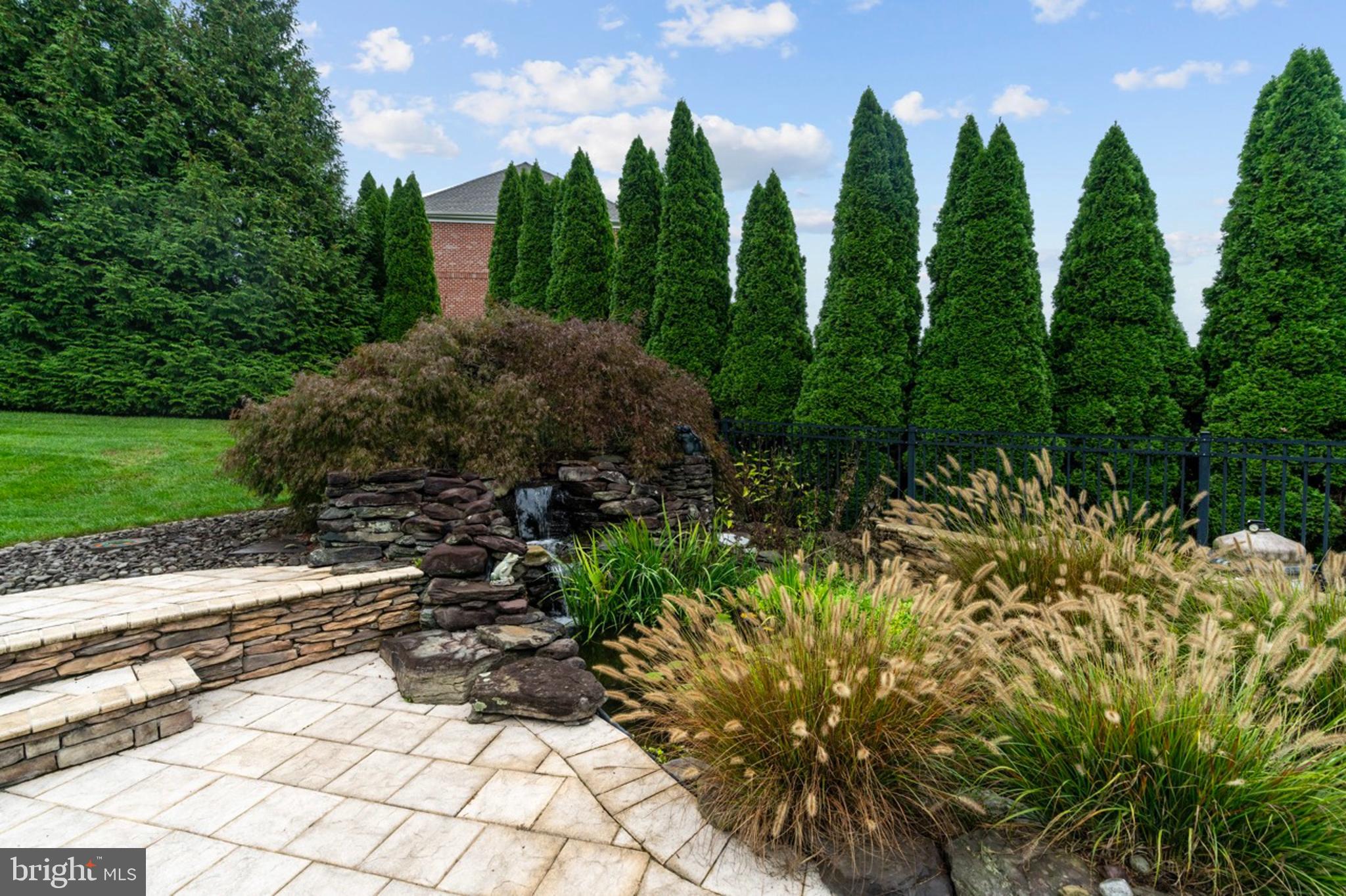 WILLOW CHASE - Residential