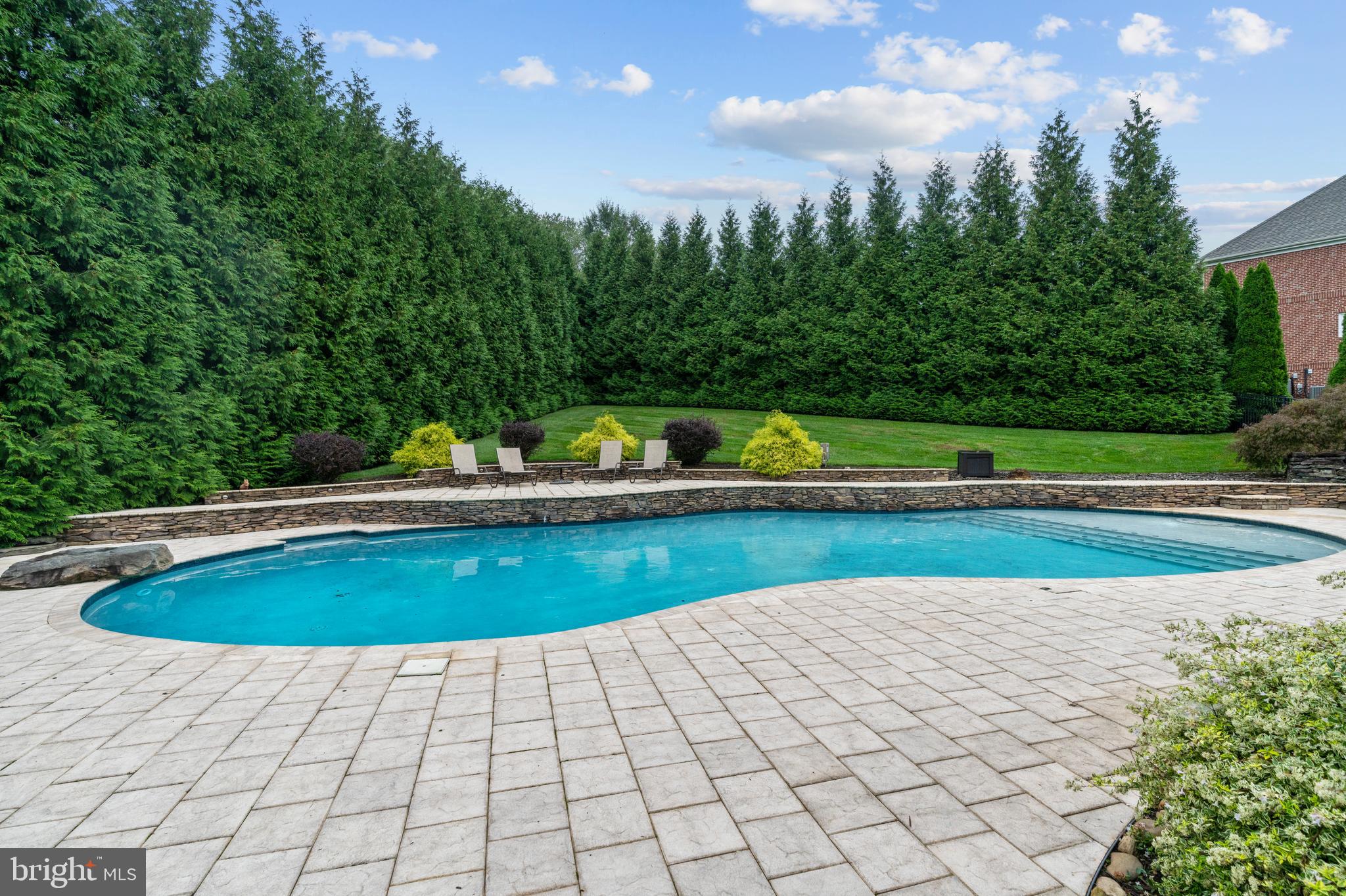 WILLOW CHASE - Residential
