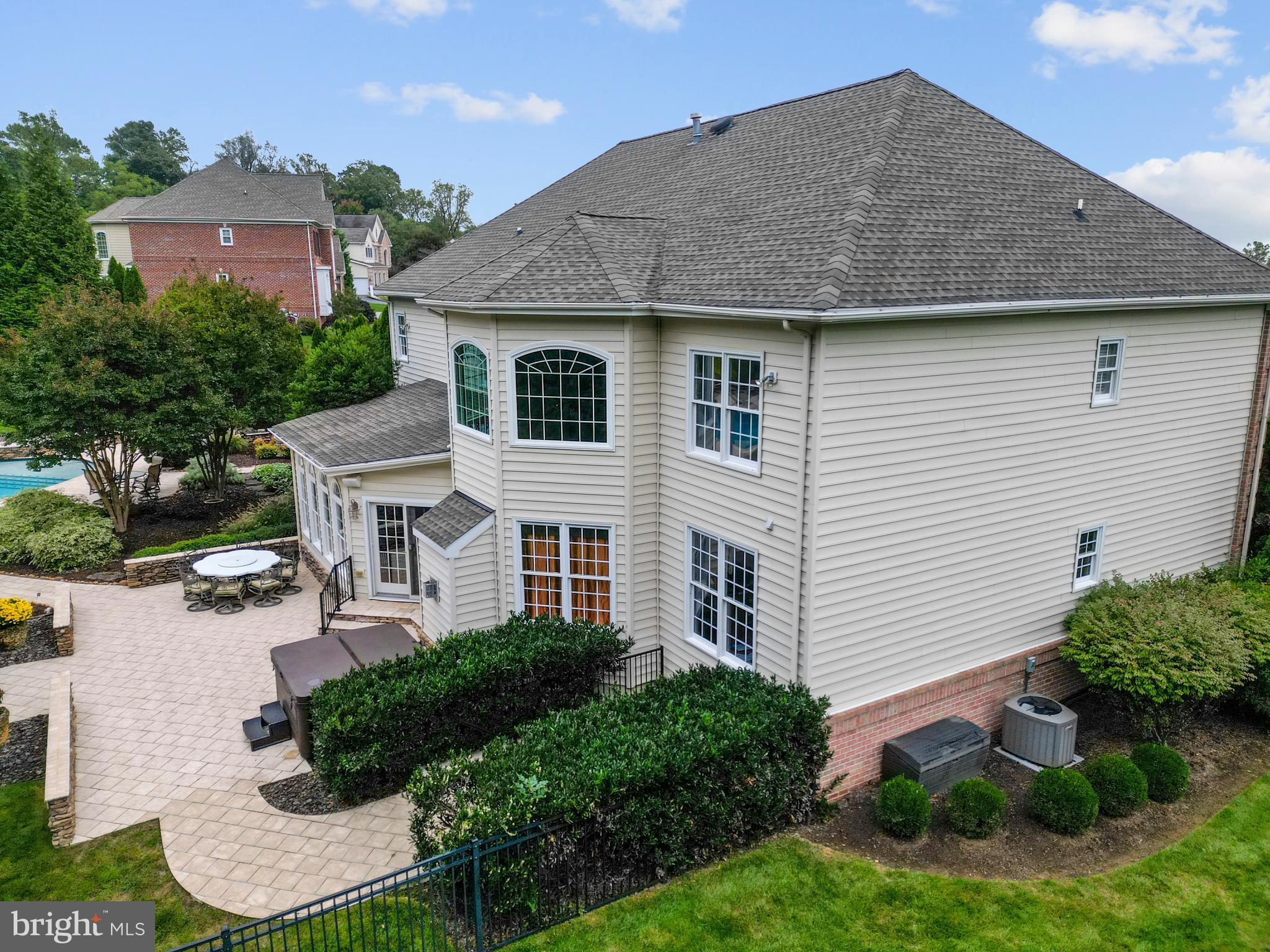 WILLOW CHASE - Residential