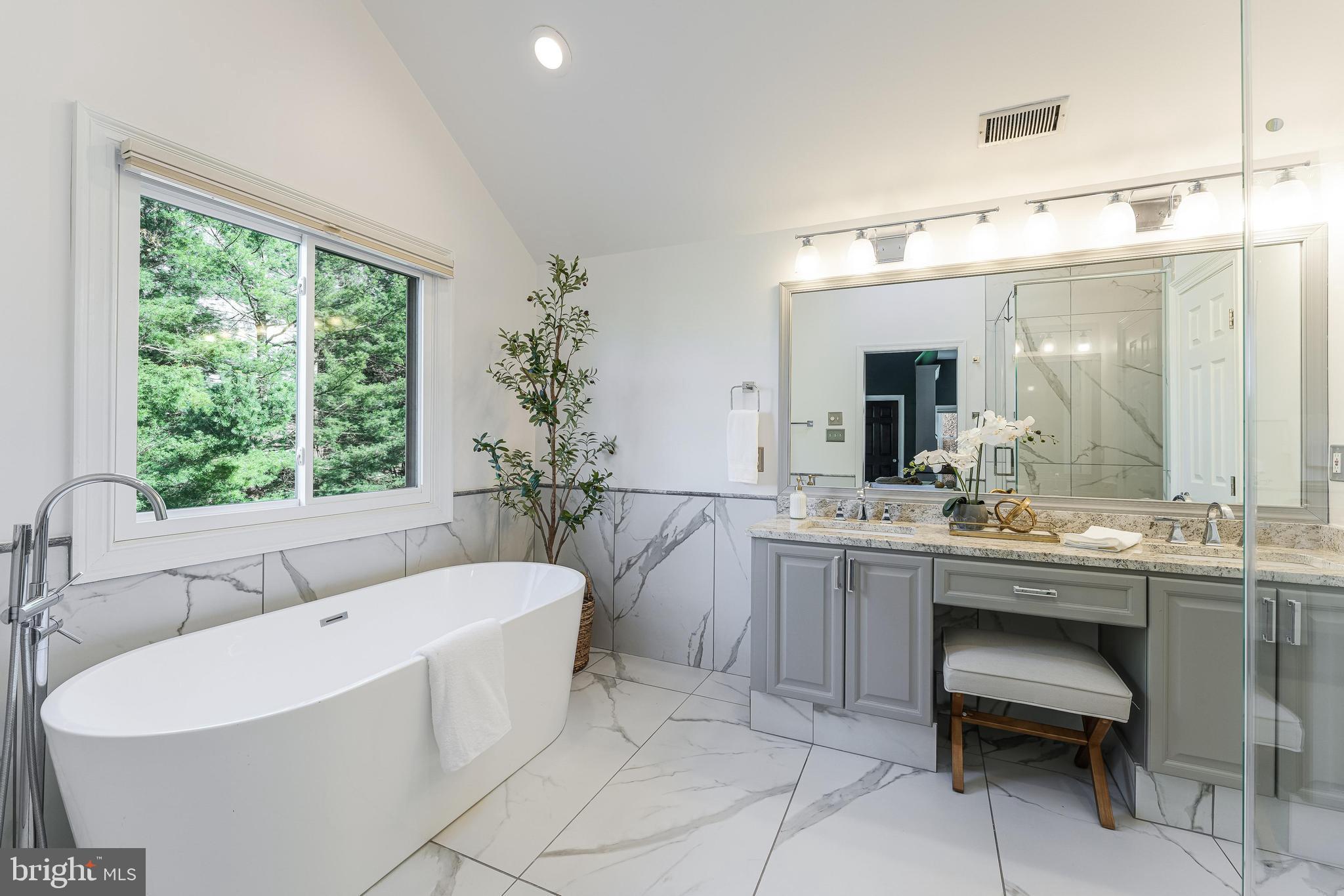 FARMINGTON ON THE GREEN - Residential