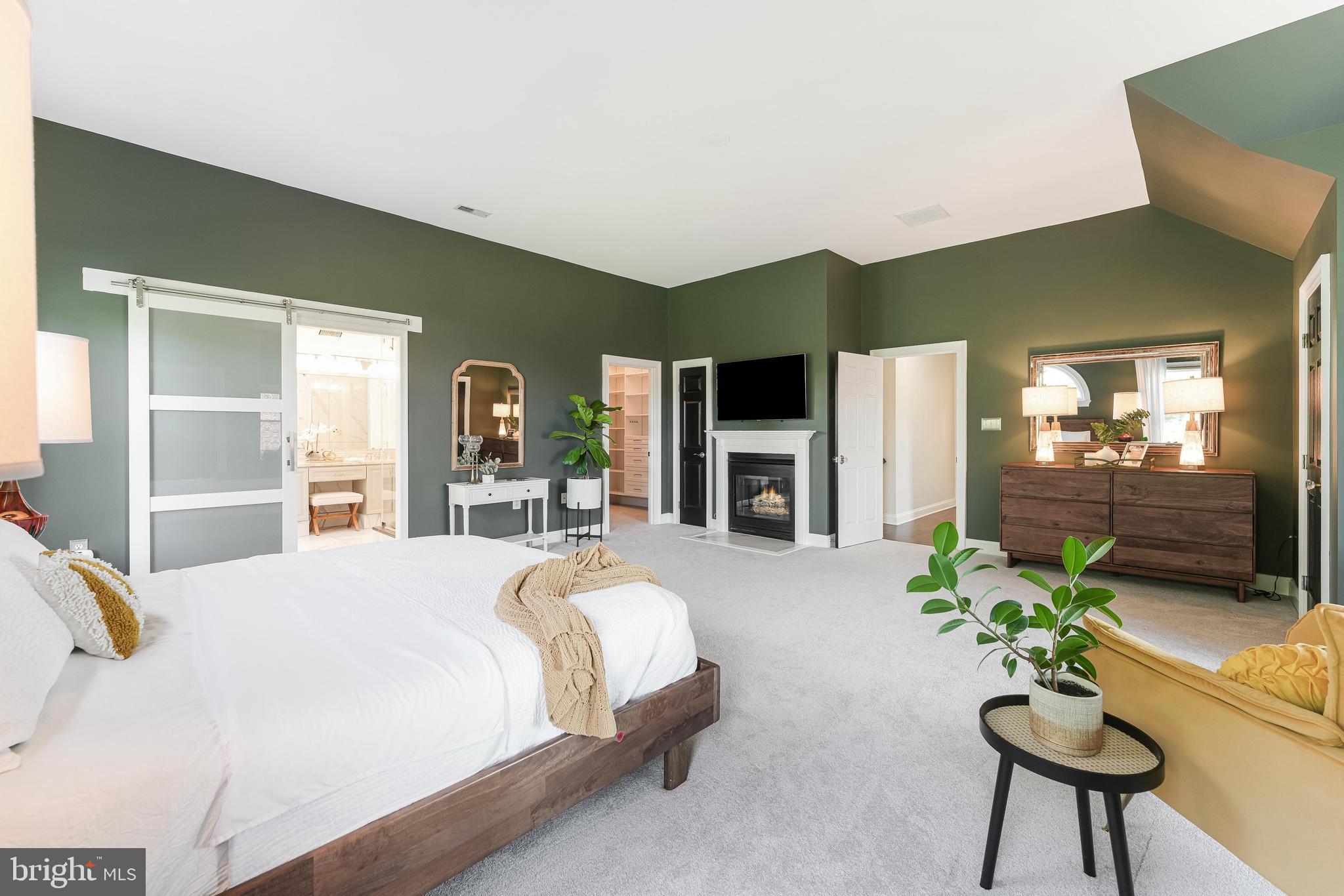 FARMINGTON ON THE GREEN - Residential