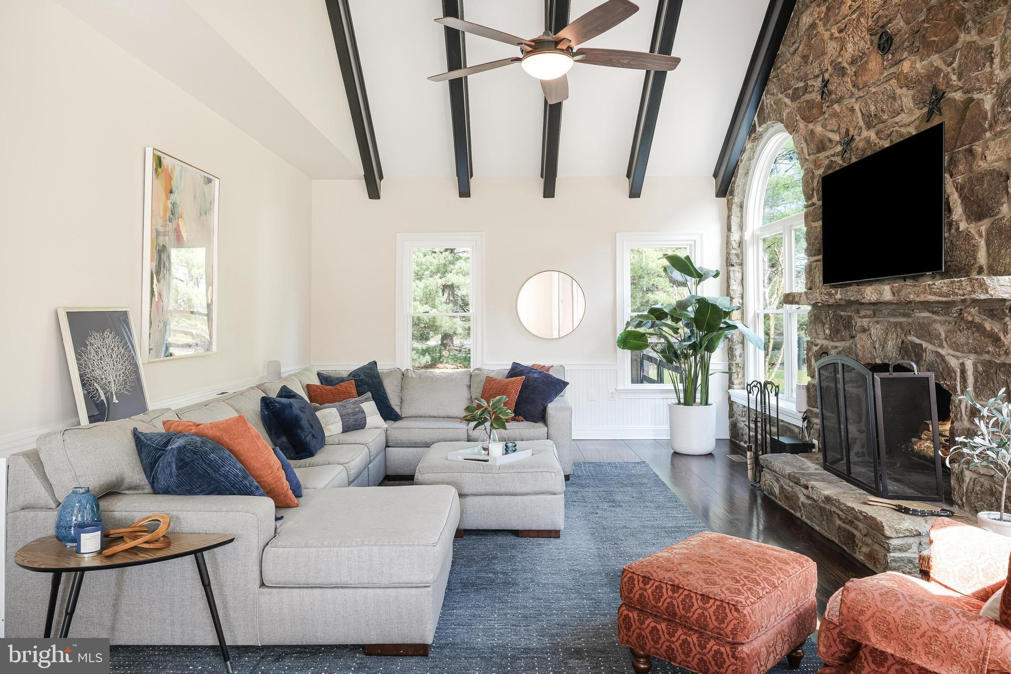 FARMINGTON ON THE GREEN - Residential