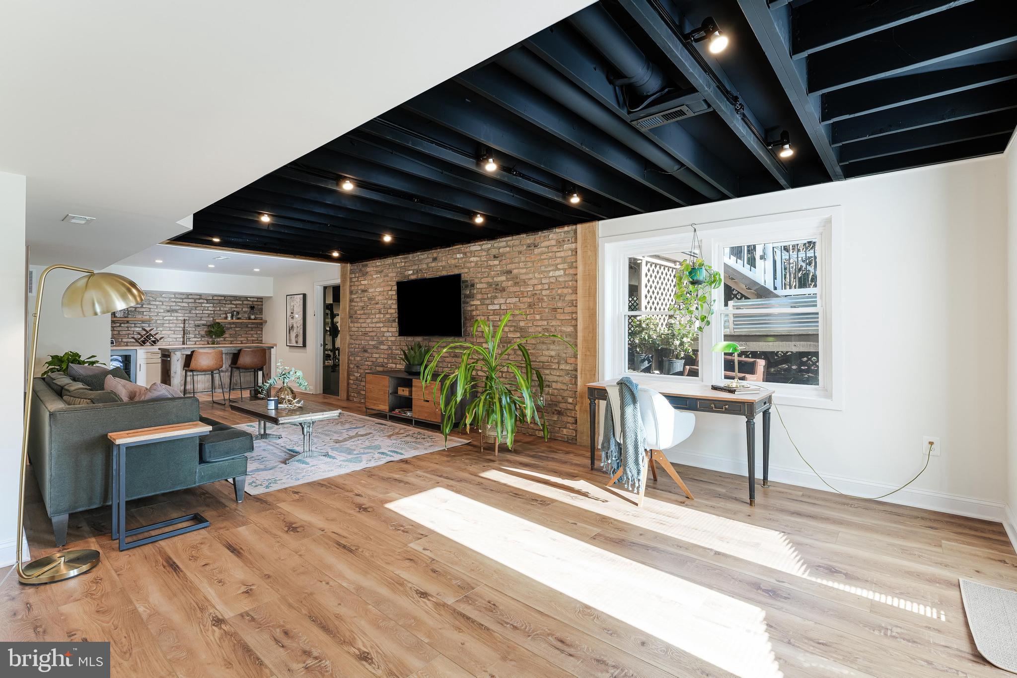 FARMINGTON ON THE GREEN - Residential