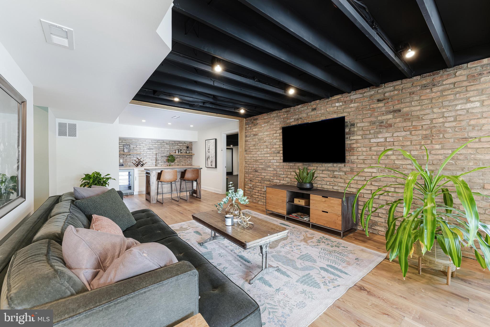 FARMINGTON ON THE GREEN - Residential