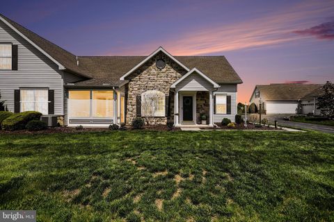 Photo of 67 S Alpine Drive, YORK, PA 17408 (MLS # PAYK2101704)