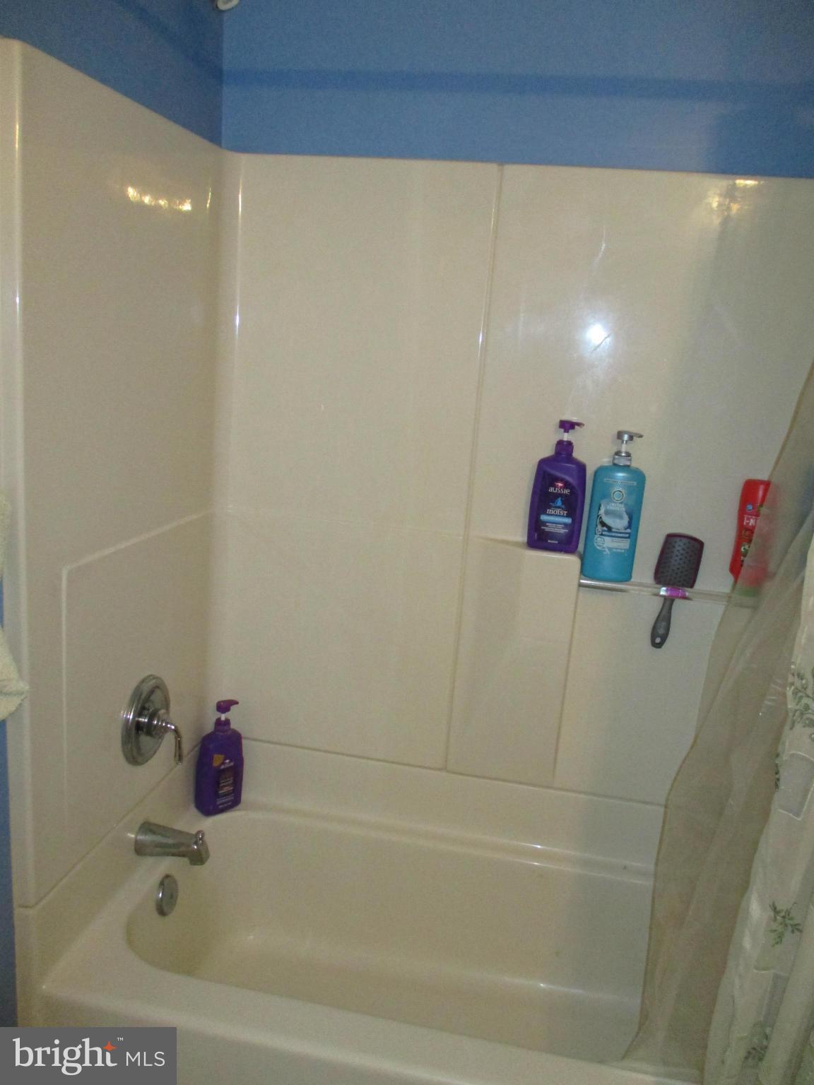 COUNTRY ROAD ESTATES - Residential Lease