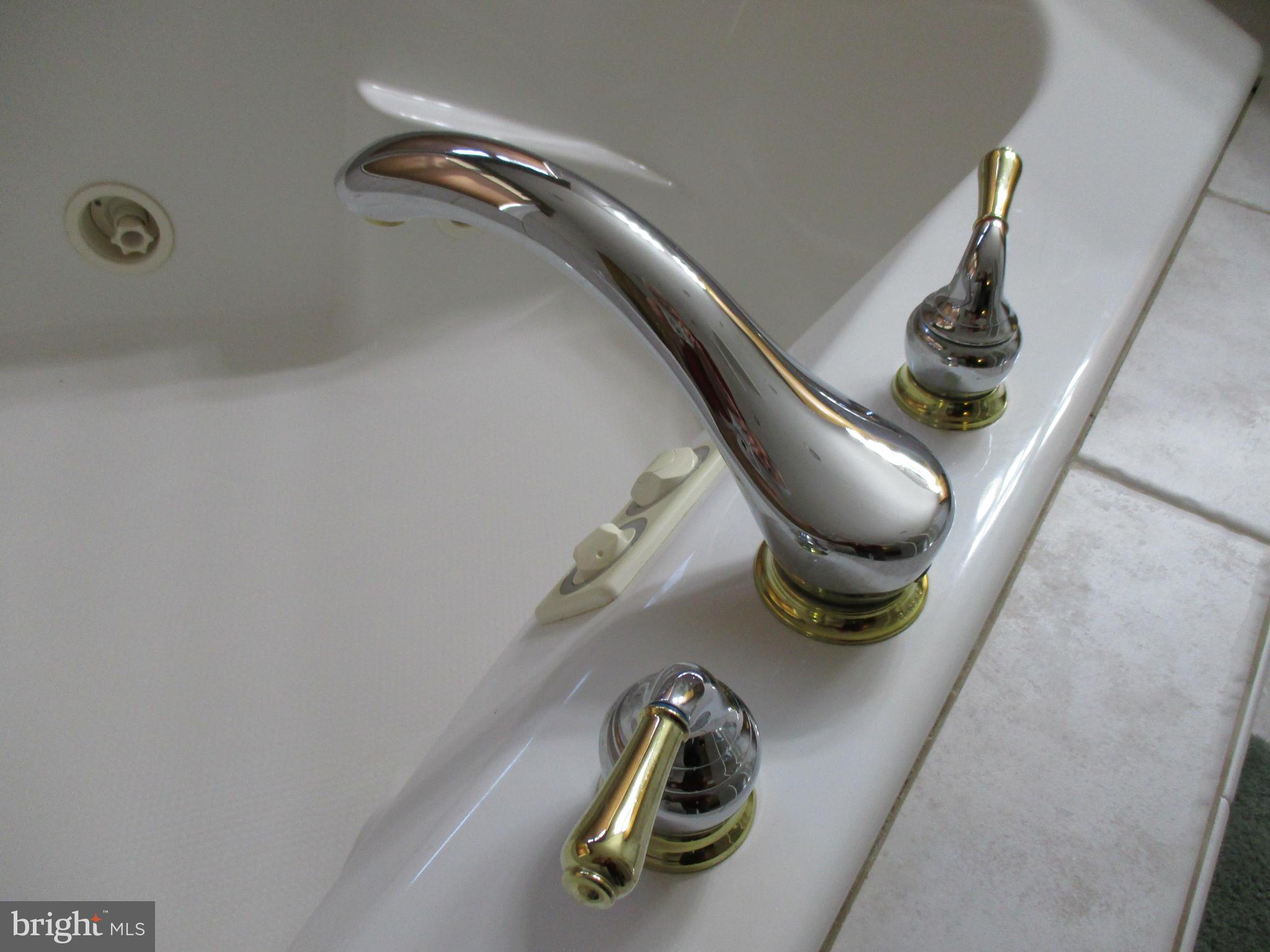 COUNTRY ROAD ESTATES - Residential Lease