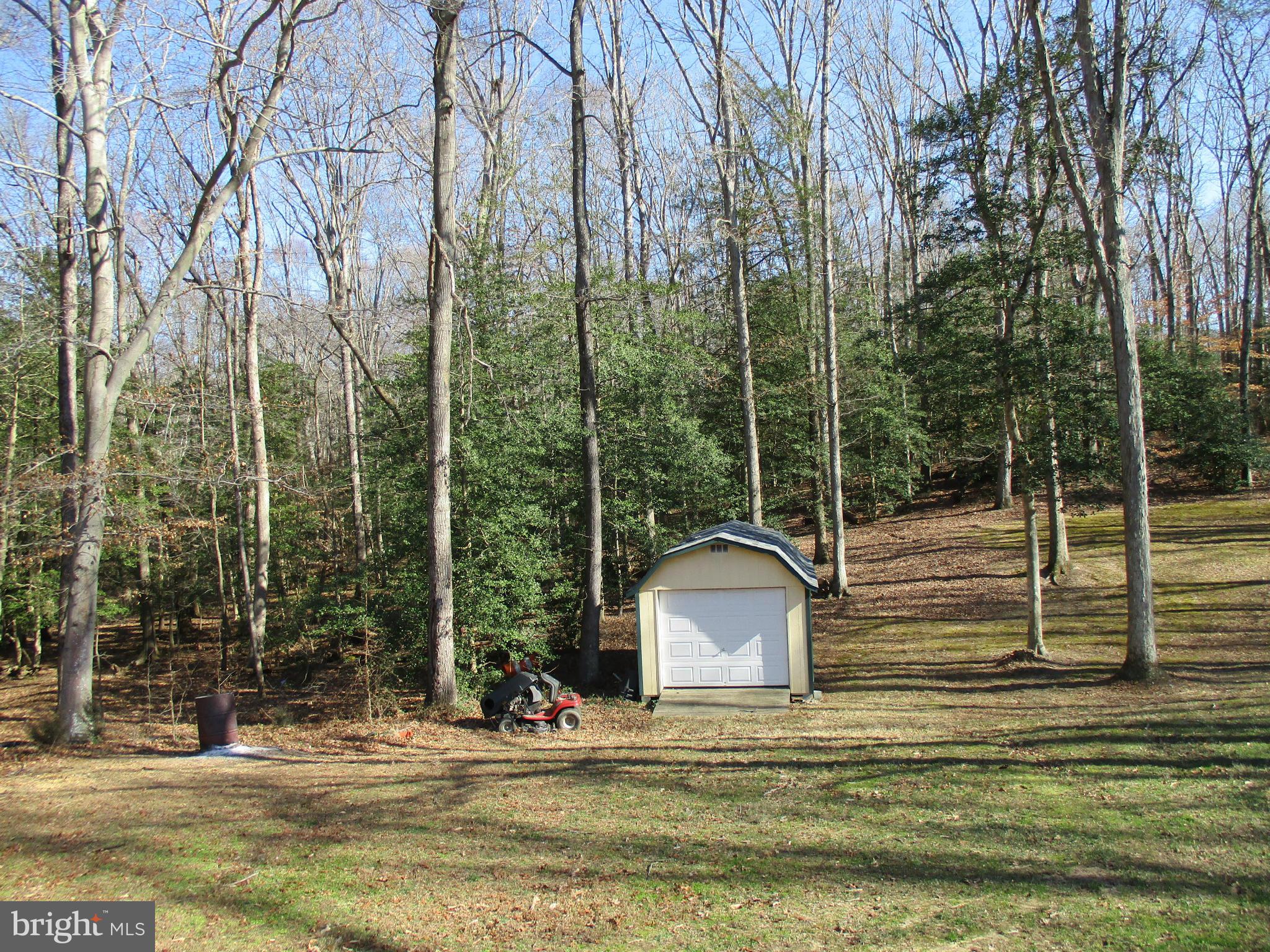 COUNTRY ROAD ESTATES - Residential Lease