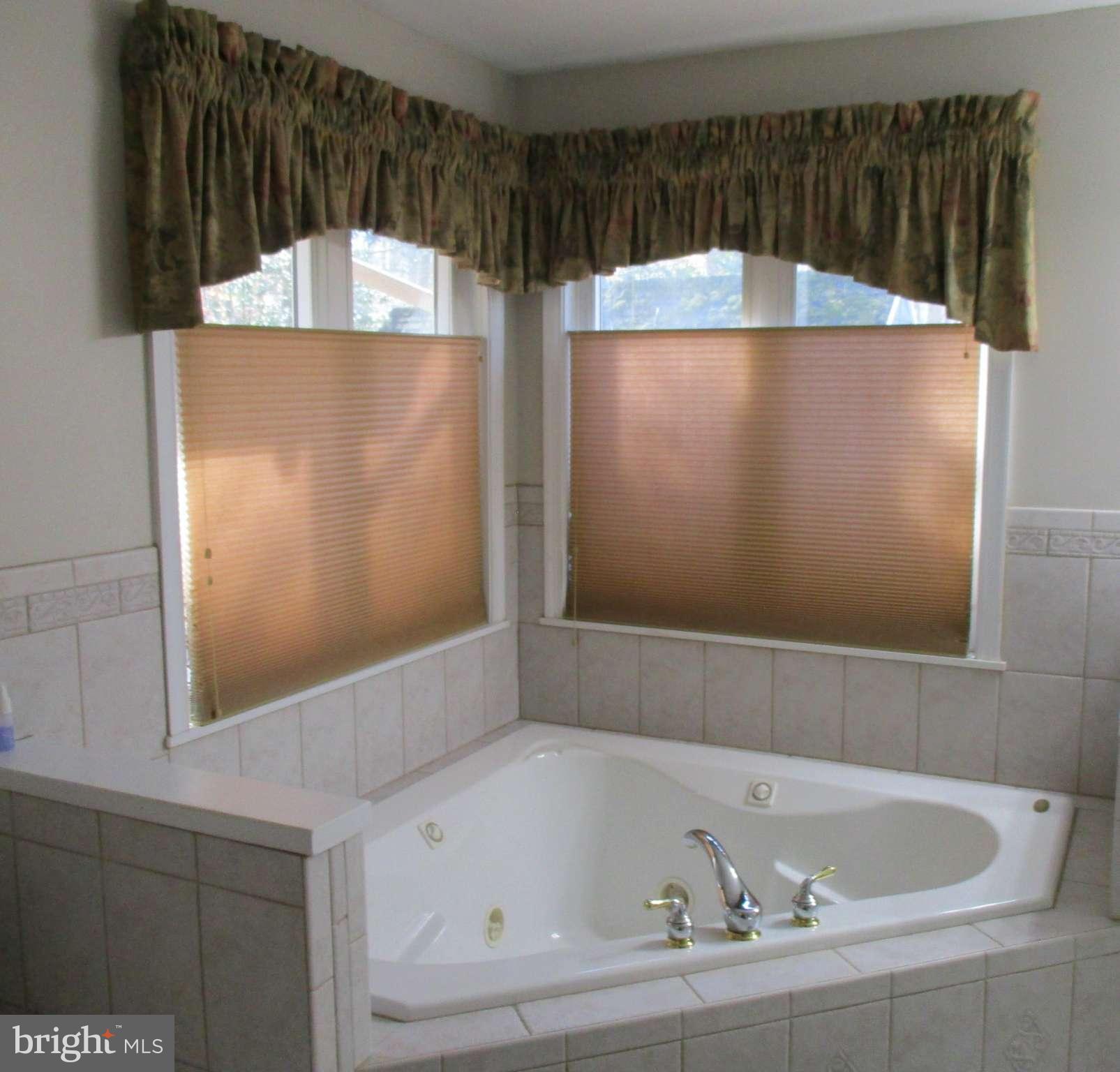 COUNTRY ROAD ESTATES - Residential Lease