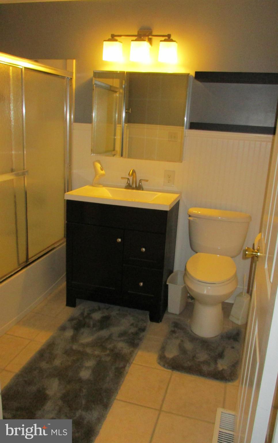 COUNTRY ROAD ESTATES - Residential Lease