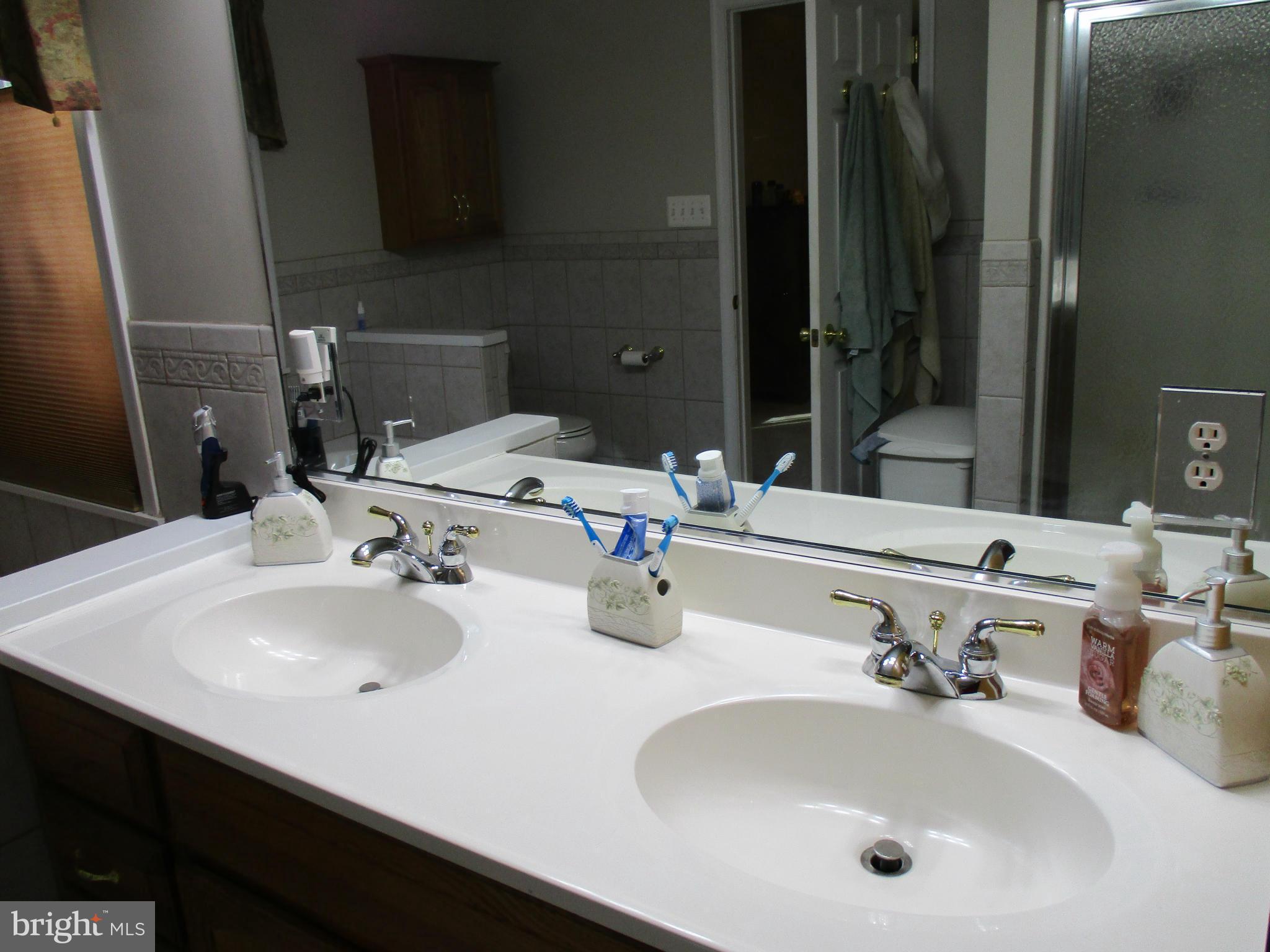 COUNTRY ROAD ESTATES - Residential Lease