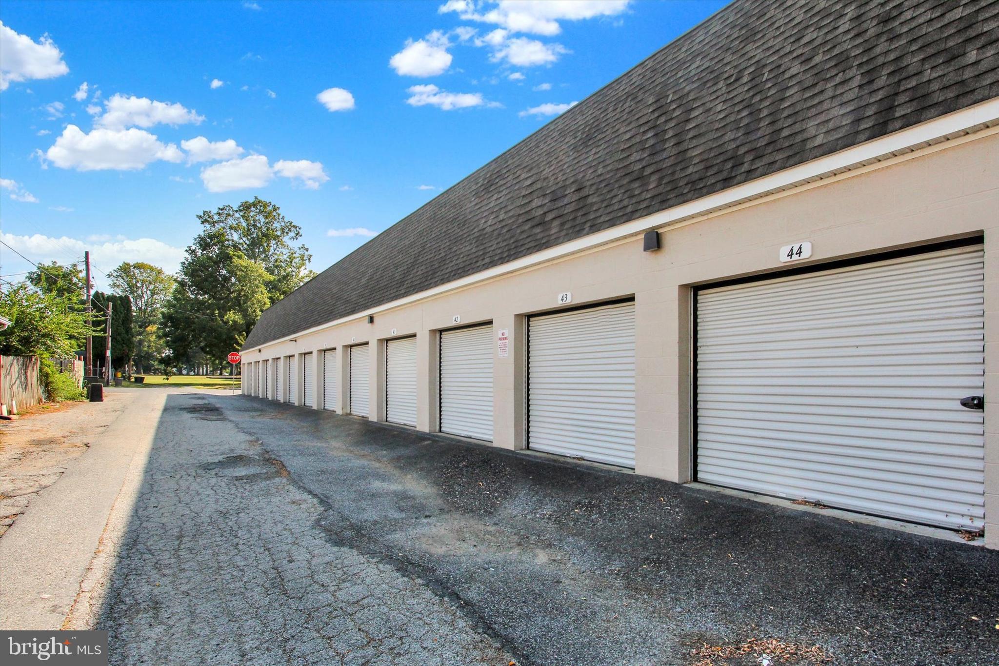 WEST YORK - Commercial Sale